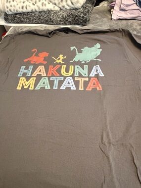 Gildan Brown Short Sleeve Tee with Colorful 'Hakuna Matata' Graphic